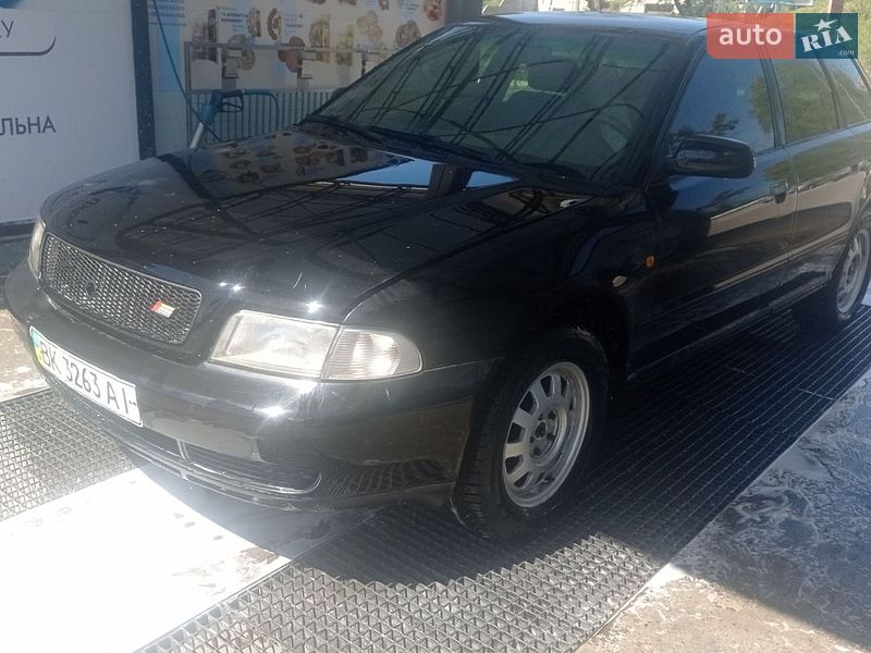 Універсал Audi A4 1998 в Рівному