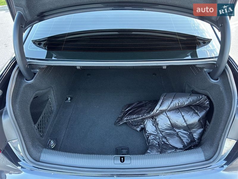 Седан Audi A4 2015 в Киеве
