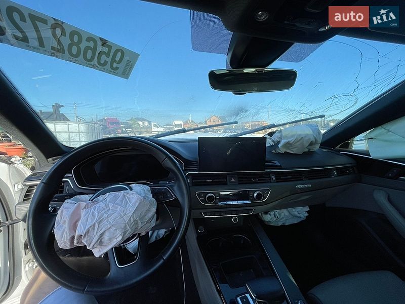 Седан Audi A4 2022 в Львове