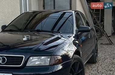Седан Audi A4 1995 в Раздельной