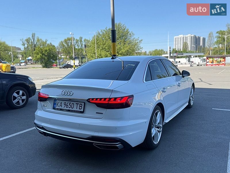 Седан Audi A4 2022 в Киеве