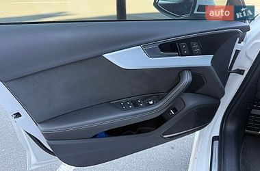 Седан Audi A4 2022 в Киеве