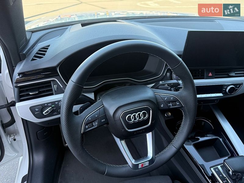 Седан Audi A4 2022 в Киеве