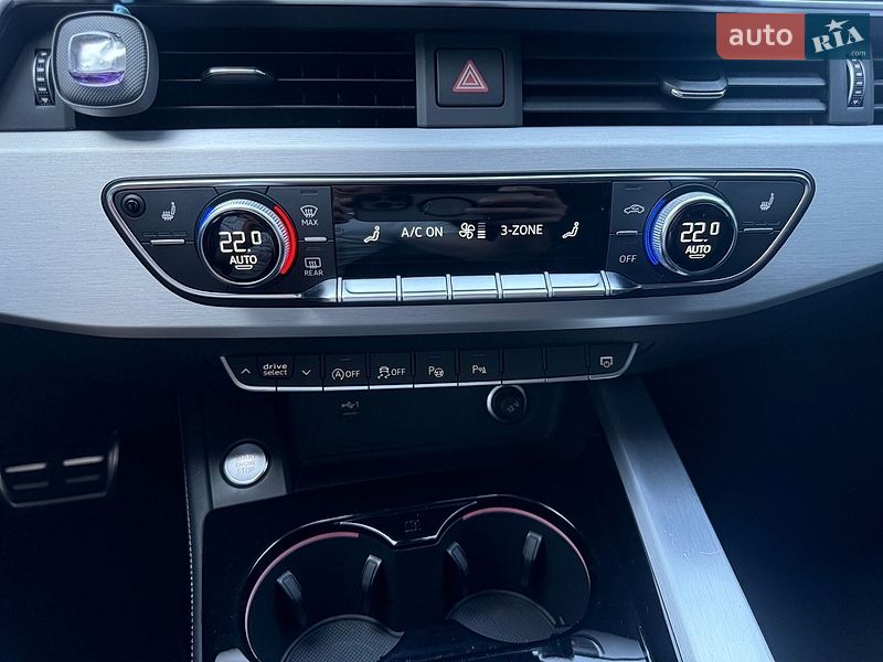 Седан Audi A4 2022 в Киеве