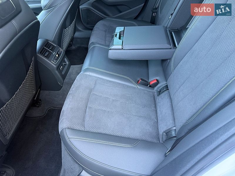 Седан Audi A4 2022 в Киеве