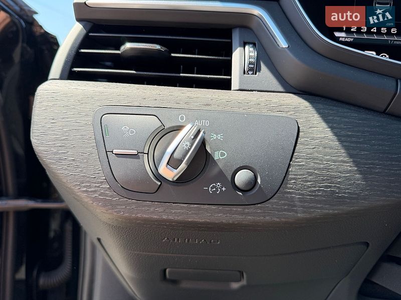 Седан Audi A4 2023 в Києві