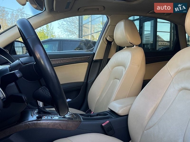 Седан Audi A4 2013 в Ивано-Франковске