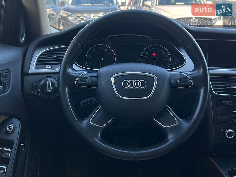 Седан Audi A4 2013 в Ивано-Франковске