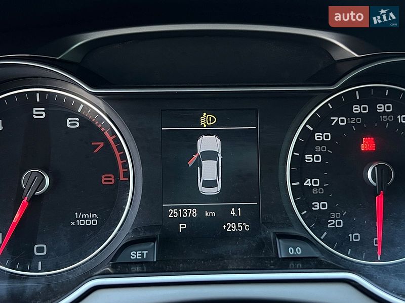 Седан Audi A4 2013 в Ивано-Франковске