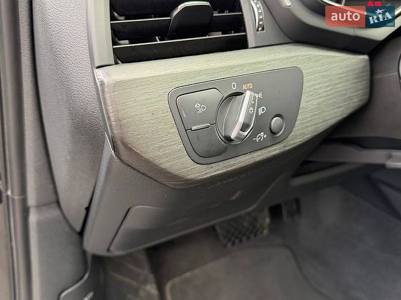 Седан Audi A4 2020 в Львові