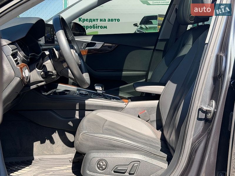 Седан Audi A4 2018 в Виннице