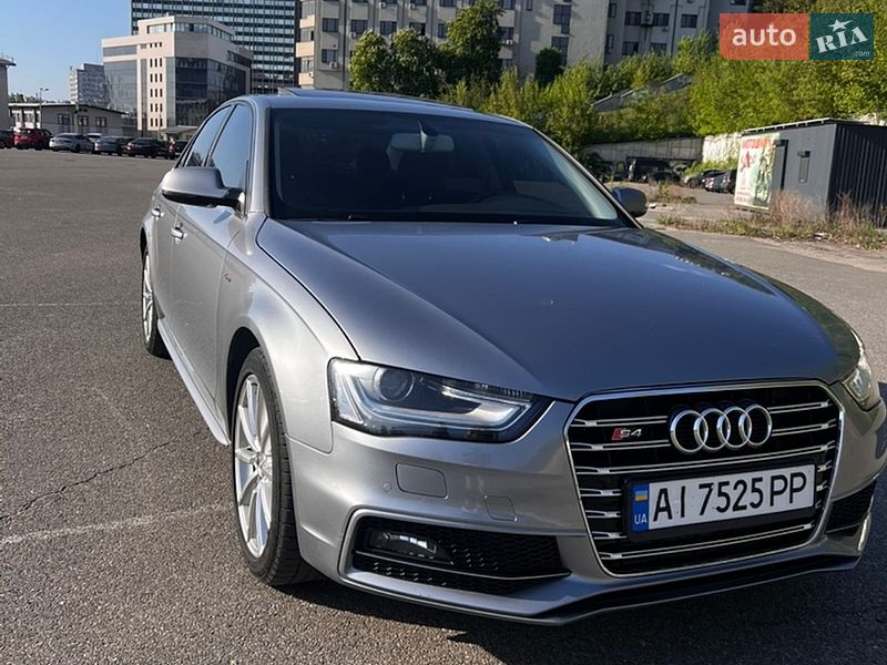 Седан Audi A4 2014 в Киеве