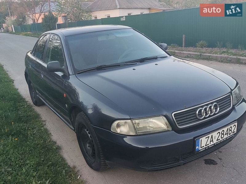 Седан Audi A4 1996 в Новой Басане