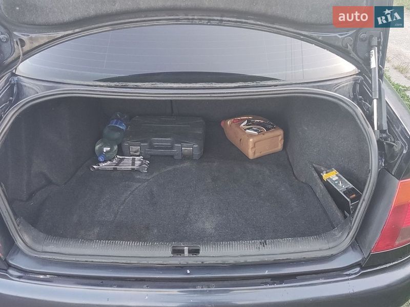 Седан Audi A4 1996 в Новой Басане