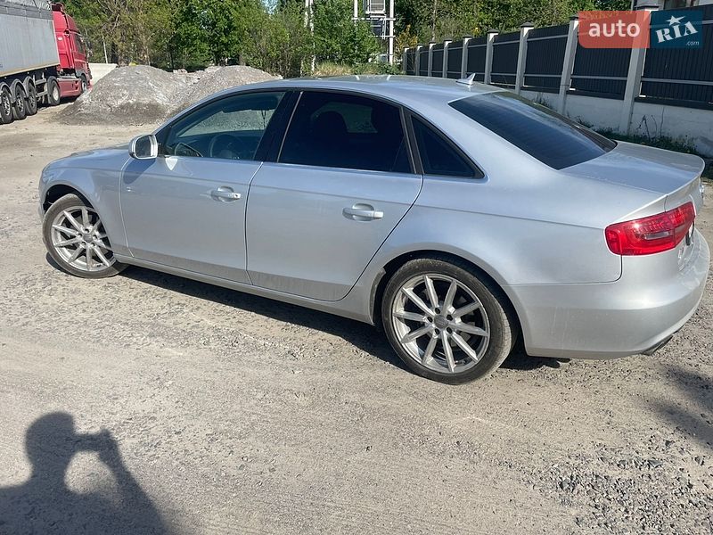 Седан Audi A4 2013 в Львові