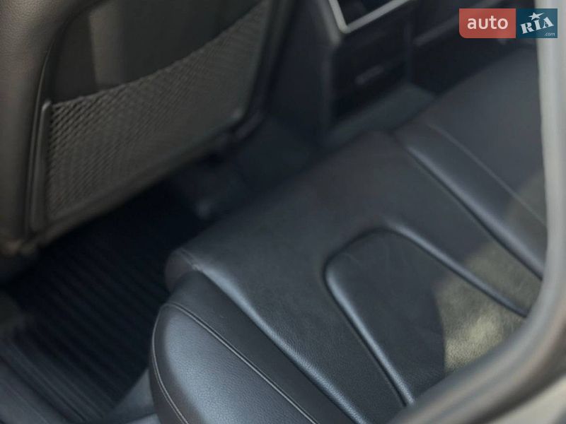 Седан Audi A4 2012 в Львове