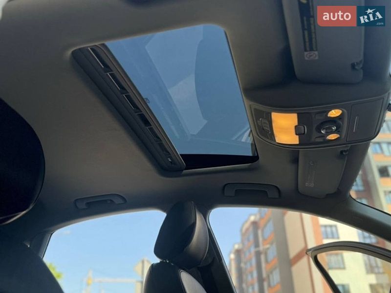 Седан Audi A4 2012 в Львове