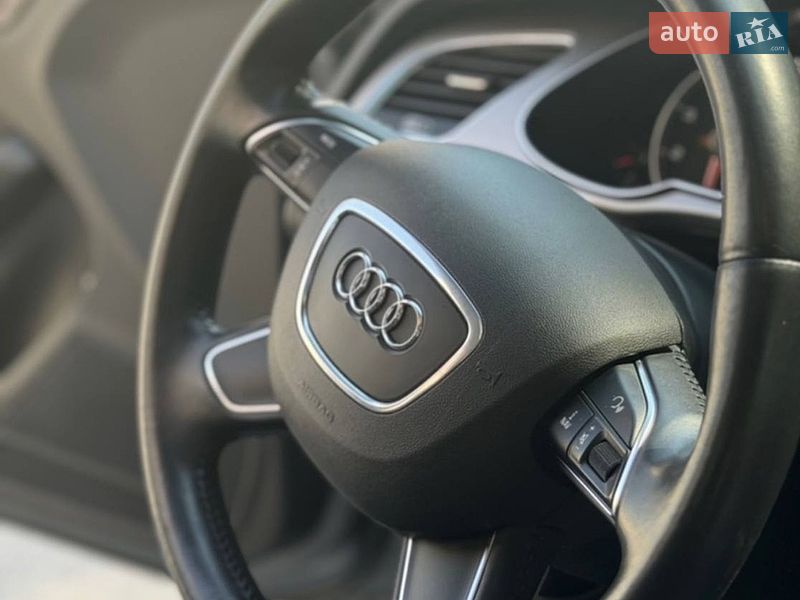 Седан Audi A4 2012 в Львове