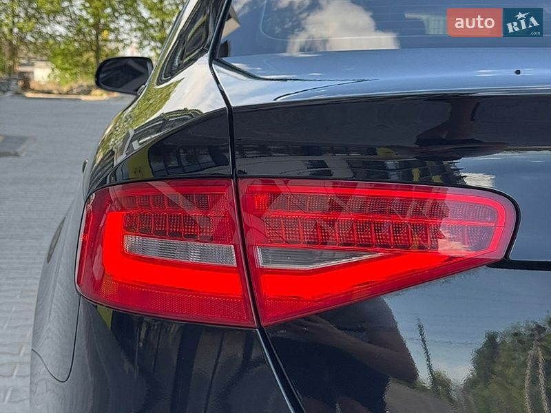 Седан Audi A4 2015 в Луцке