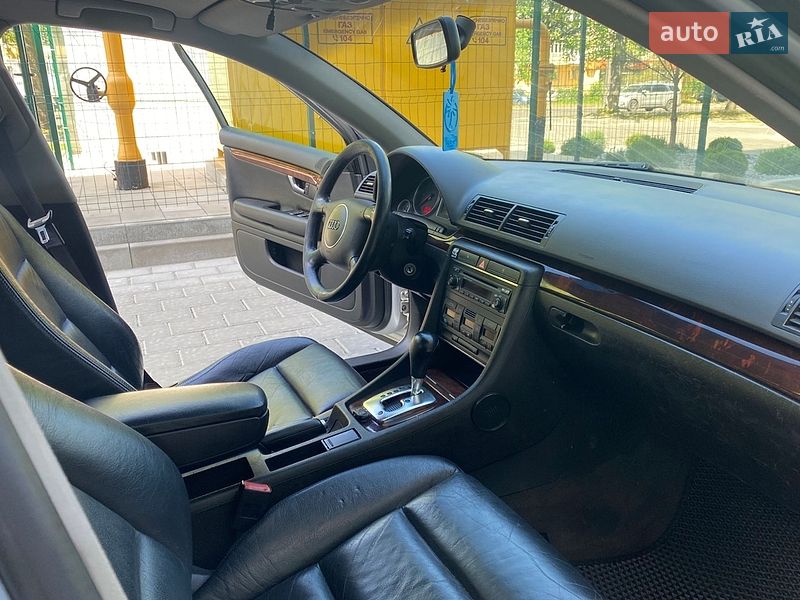 Універсал Audi A4 2002 в Рівному