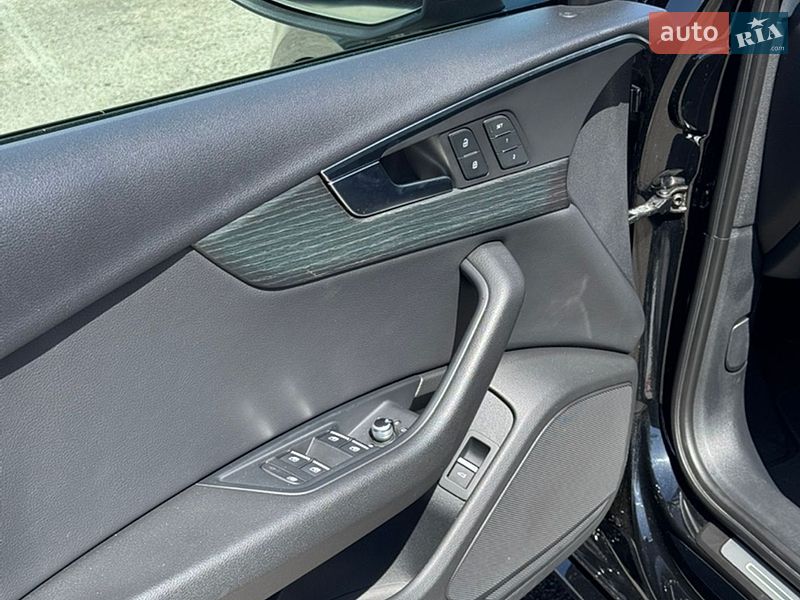Седан Audi A4 2017 в Киеве