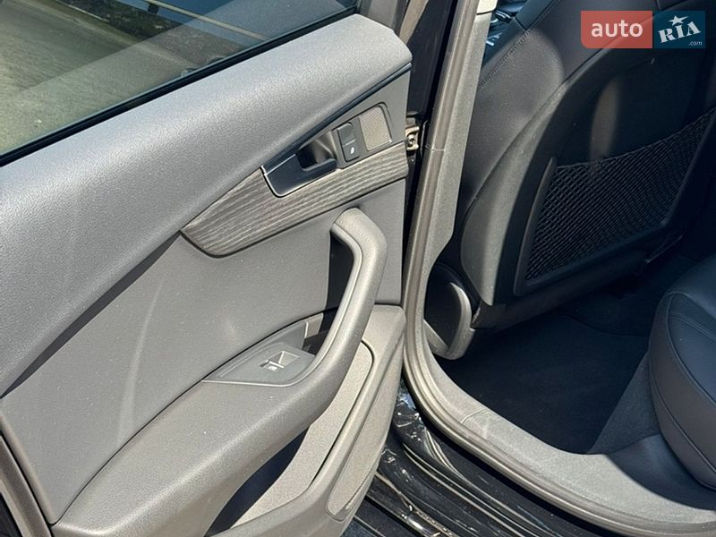 Седан Audi A4 2017 в Киеве