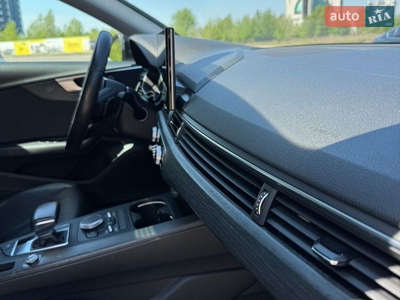 Седан Audi A4 2017 в Киеве