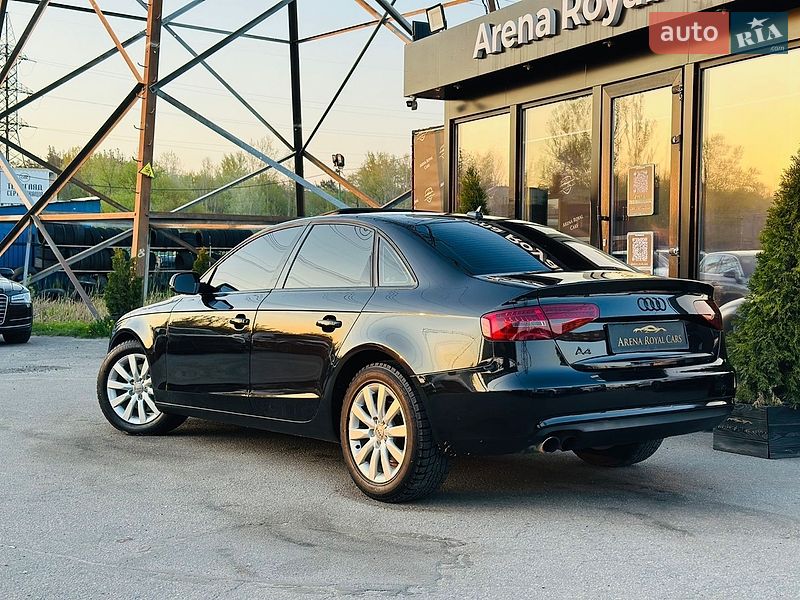 Седан Audi A4 2012 в Харькове