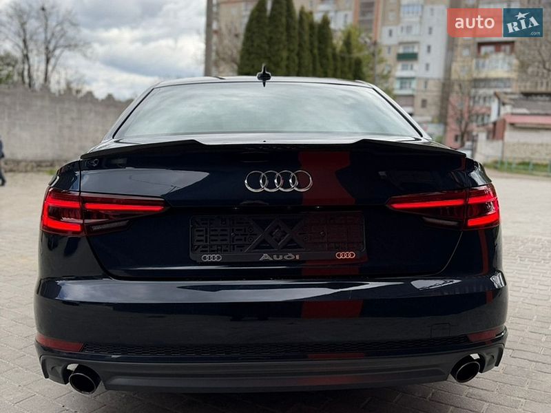 Седан Audi A4 2018 в Дубні
