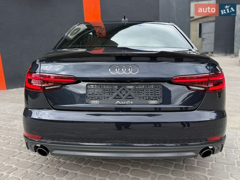 Седан Audi A4 2018 в Дубні