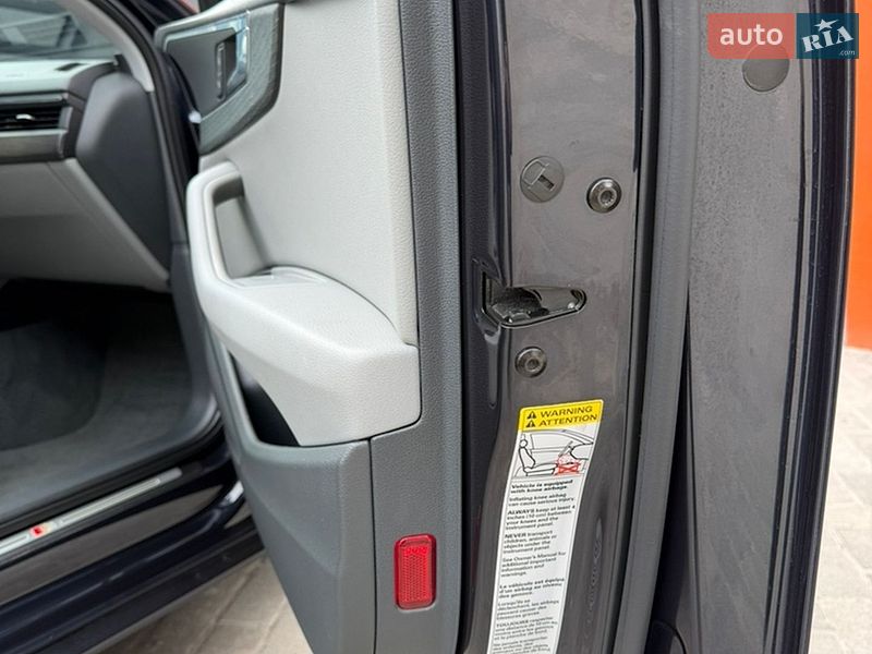 Седан Audi A4 2018 в Дубні