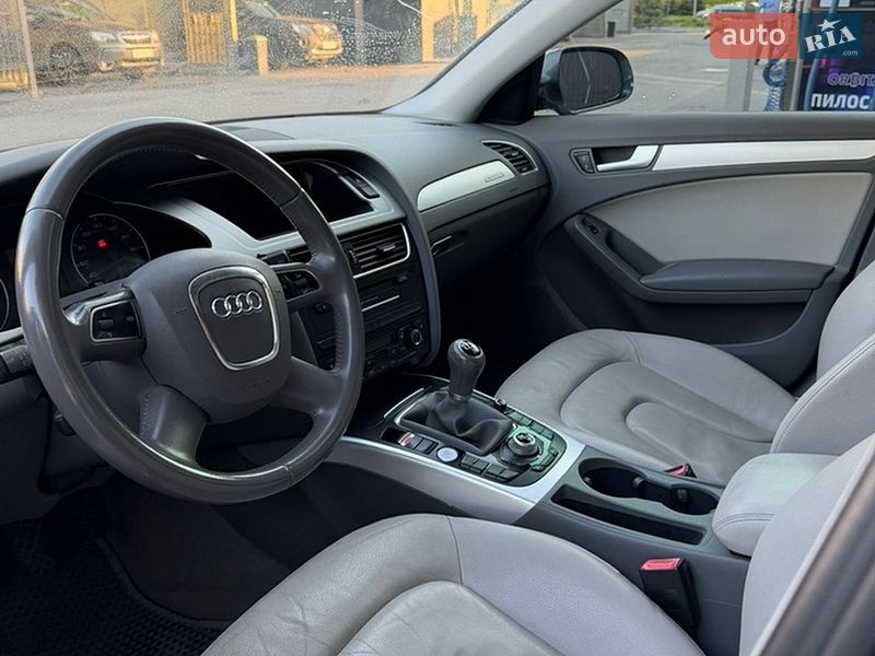 Седан Audi A4 2012 в Дніпрі
