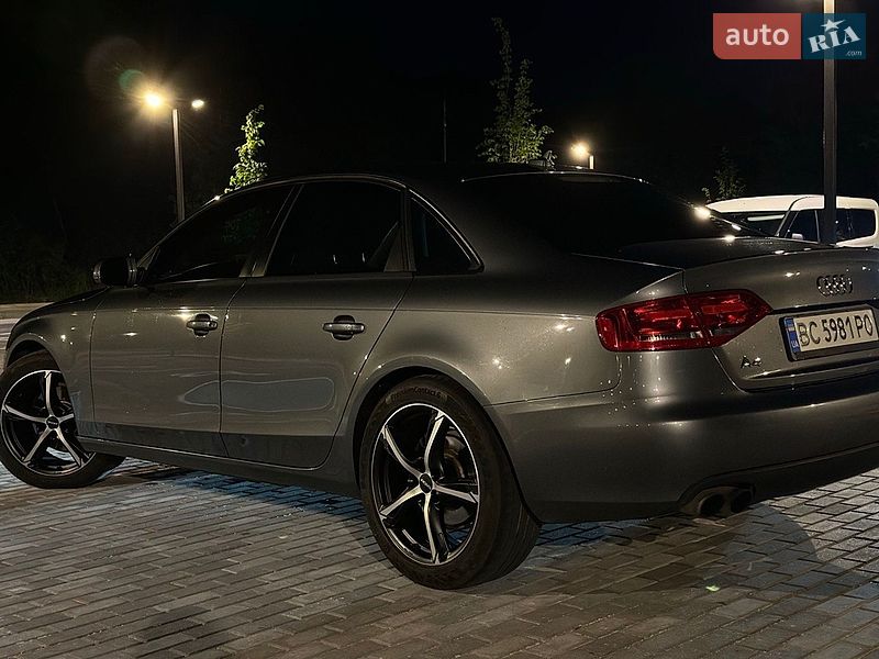 Седан Audi A4 2011 в Львове