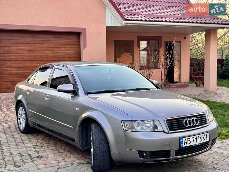 Седан Audi A4 2004 в Калиновке