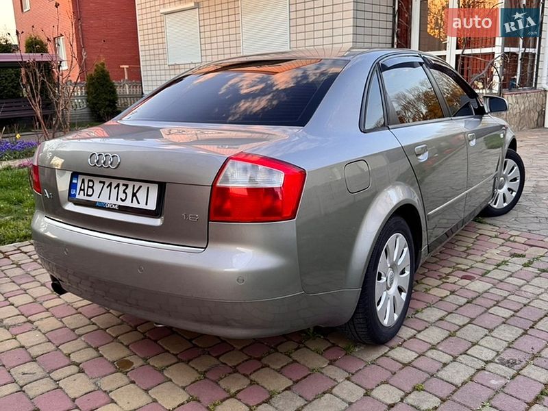 Седан Audi A4 2004 в Калиновке
