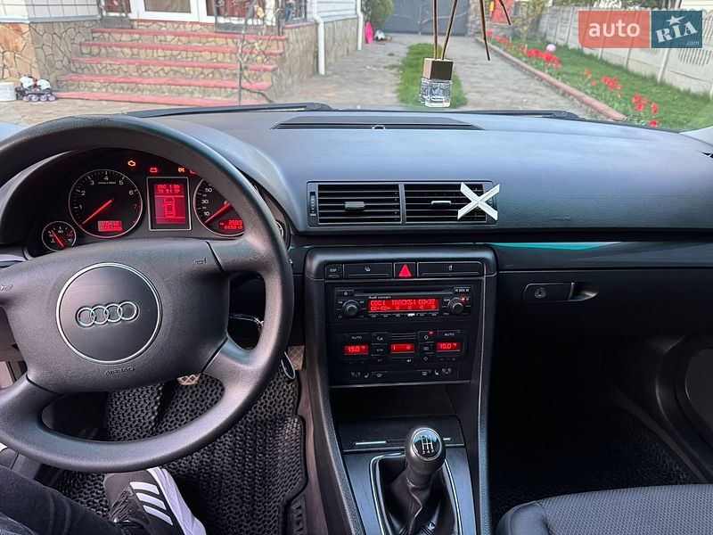 Седан Audi A4 2004 в Калиновке