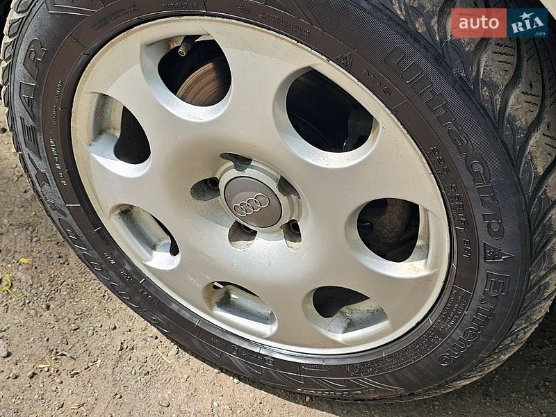Седан Audi A4 2004 в Києві
