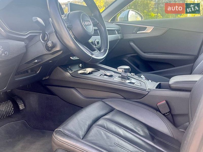 Седан Audi A4 2018 в Киеве