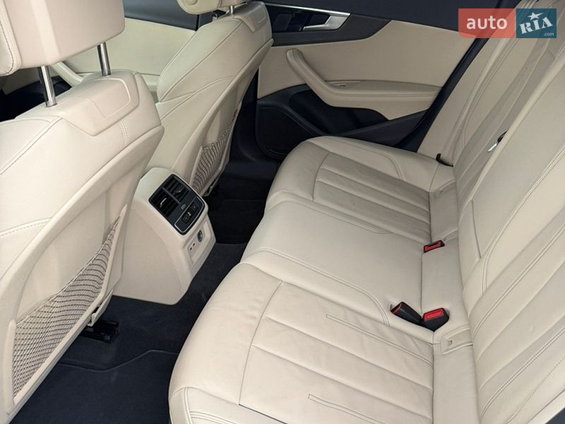 Седан Audi A4 2022 в Киеве
