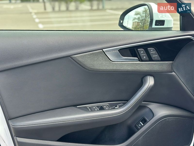 Седан Audi A4 2020 в Киеве