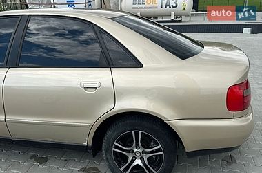 Седан Audi A4 1996 в Коломые