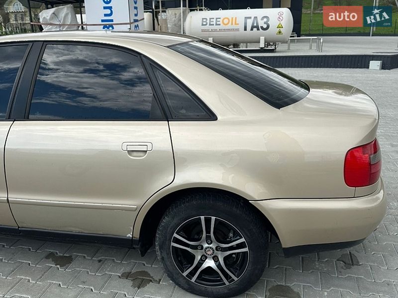 Седан Audi A4 1996 в Коломые