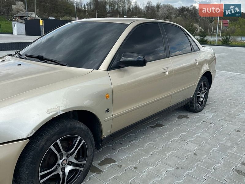 Седан Audi A4 1996 в Коломые