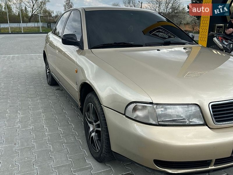 Седан Audi A4 1996 в Коломые