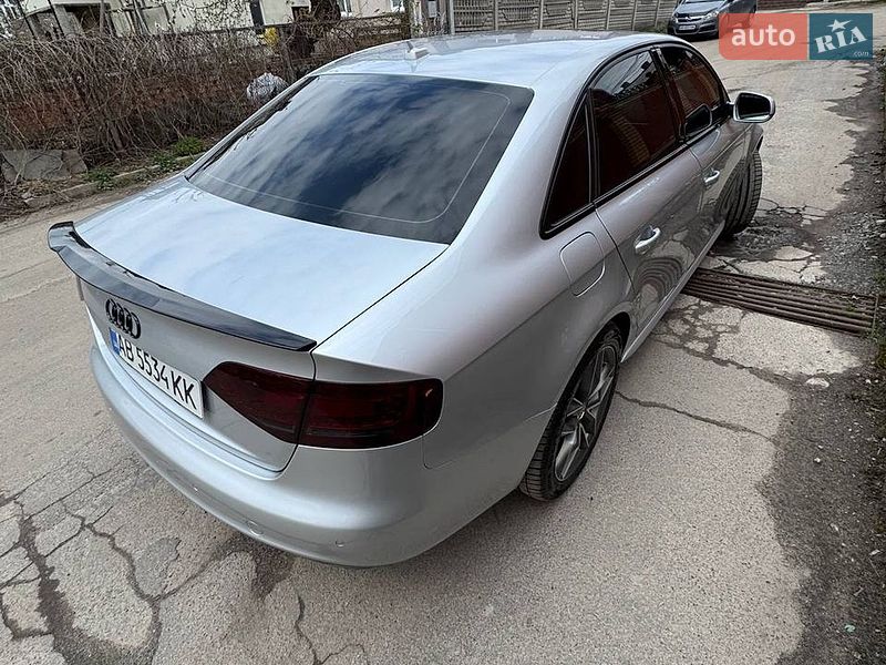 Седан Audi A4 2011 в Виннице