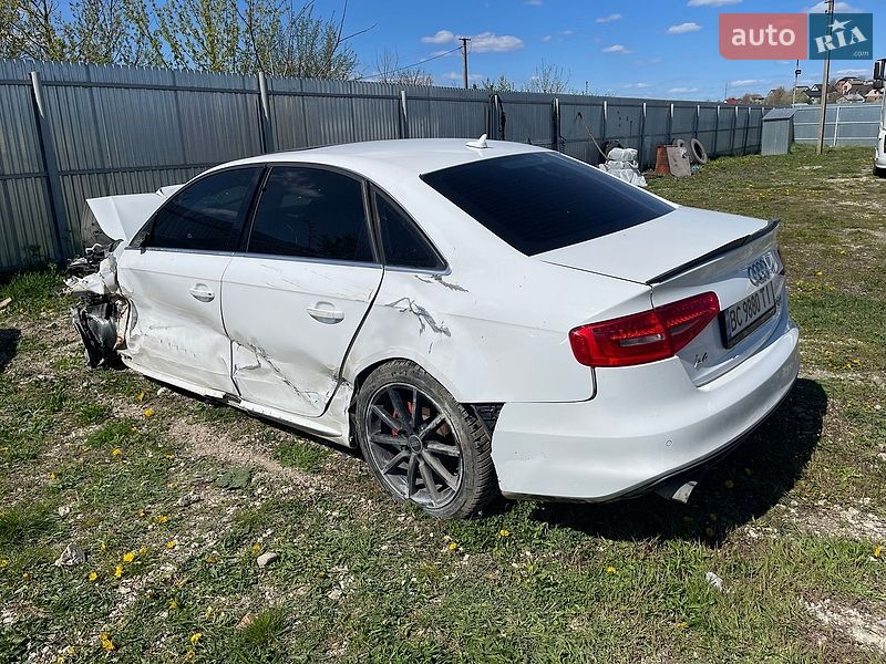 Седан Audi A4 2013 в Тернополе