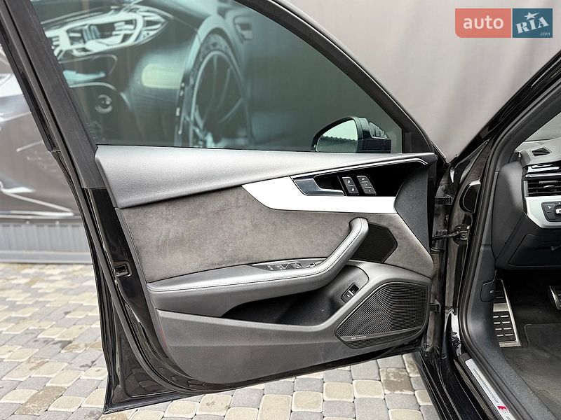 Седан Audi A4 2020 в Львові