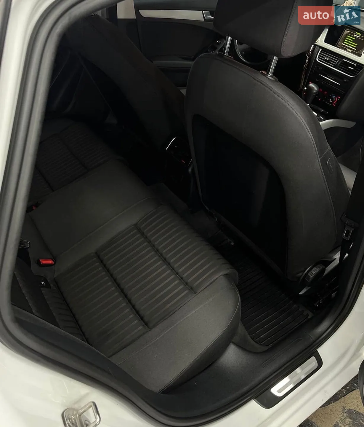 2010 Audi A4 - мініатюра 12
