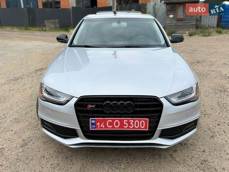 Седан Audi A4 2013 в Львове