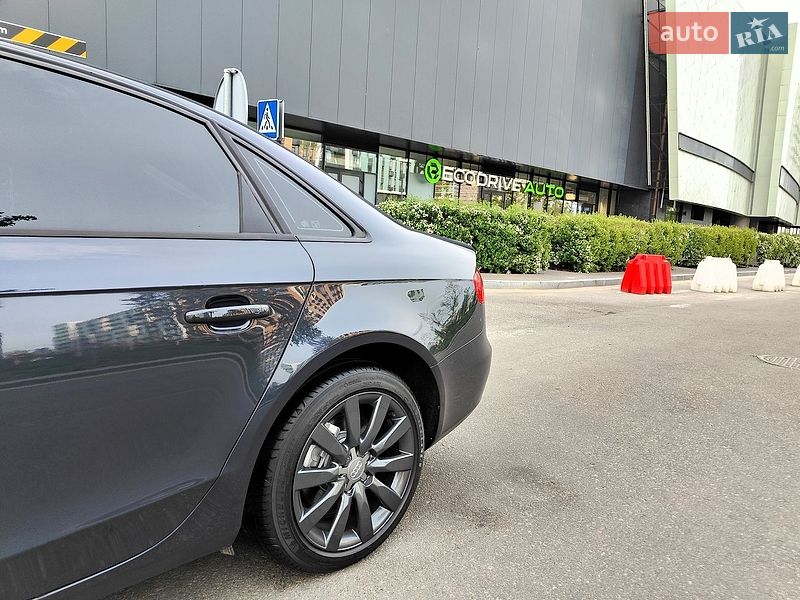 Седан Audi A4 2013 в Киеве